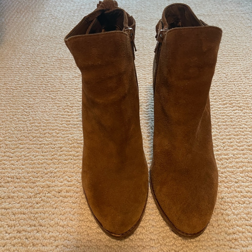 Vince Camuto tan camel suede booties. 8 1/2.
